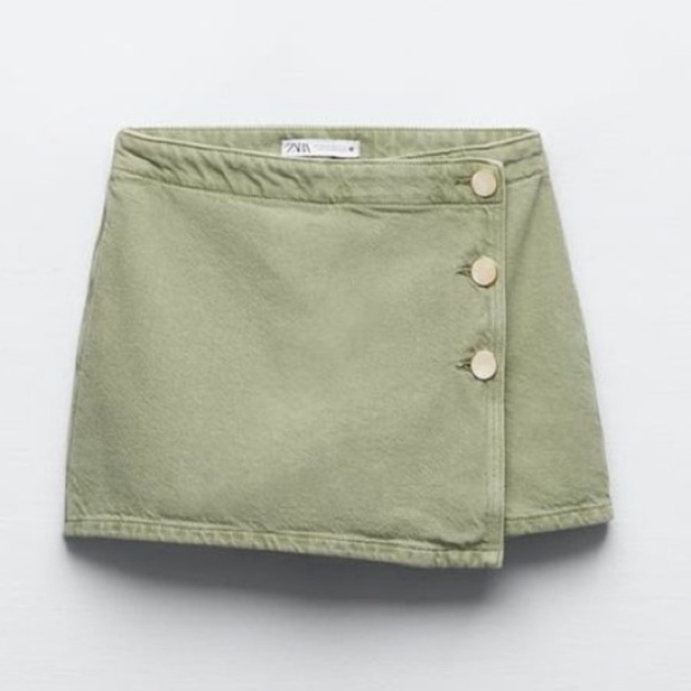Women’s Zara Green Khaki Denim Skort with Button Accents